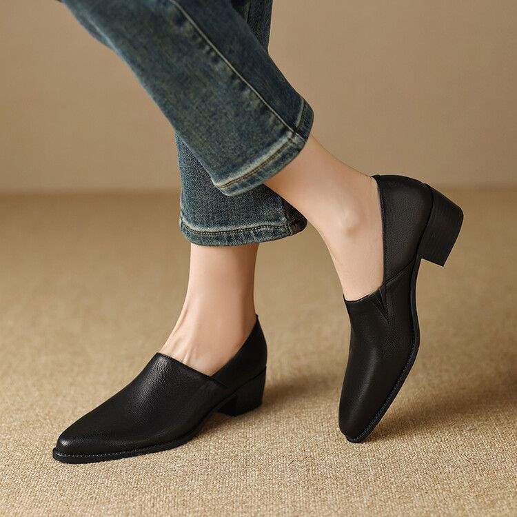 Soft Leather Soft Sole Shallow Mouth Single Shoes Women's 2025 Spring and Autumn New Thick Heel Pointed Small Leather Shoes Women's Loafers Middle Hee