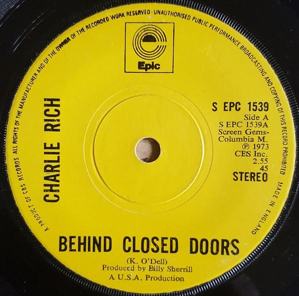 7inch Record CHARLIE RICH - Behind Closed Doors SEPC1539 Epic 1973 UK Pop Used