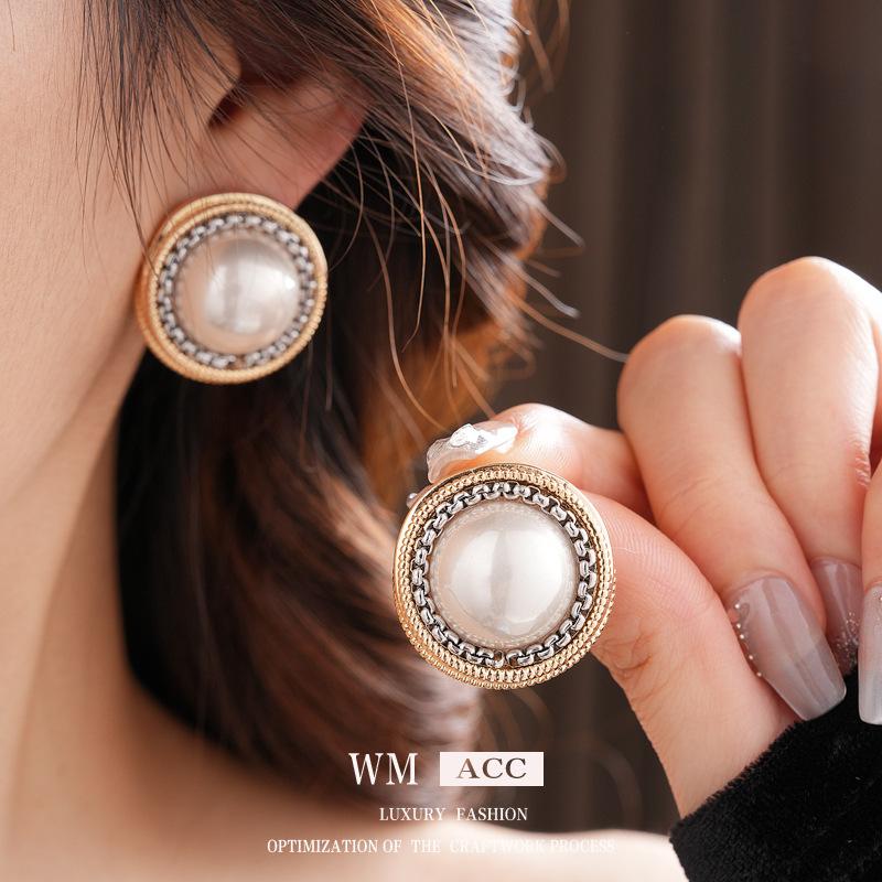 Middle Aged Round Retro Palace Style High-end Earrings
