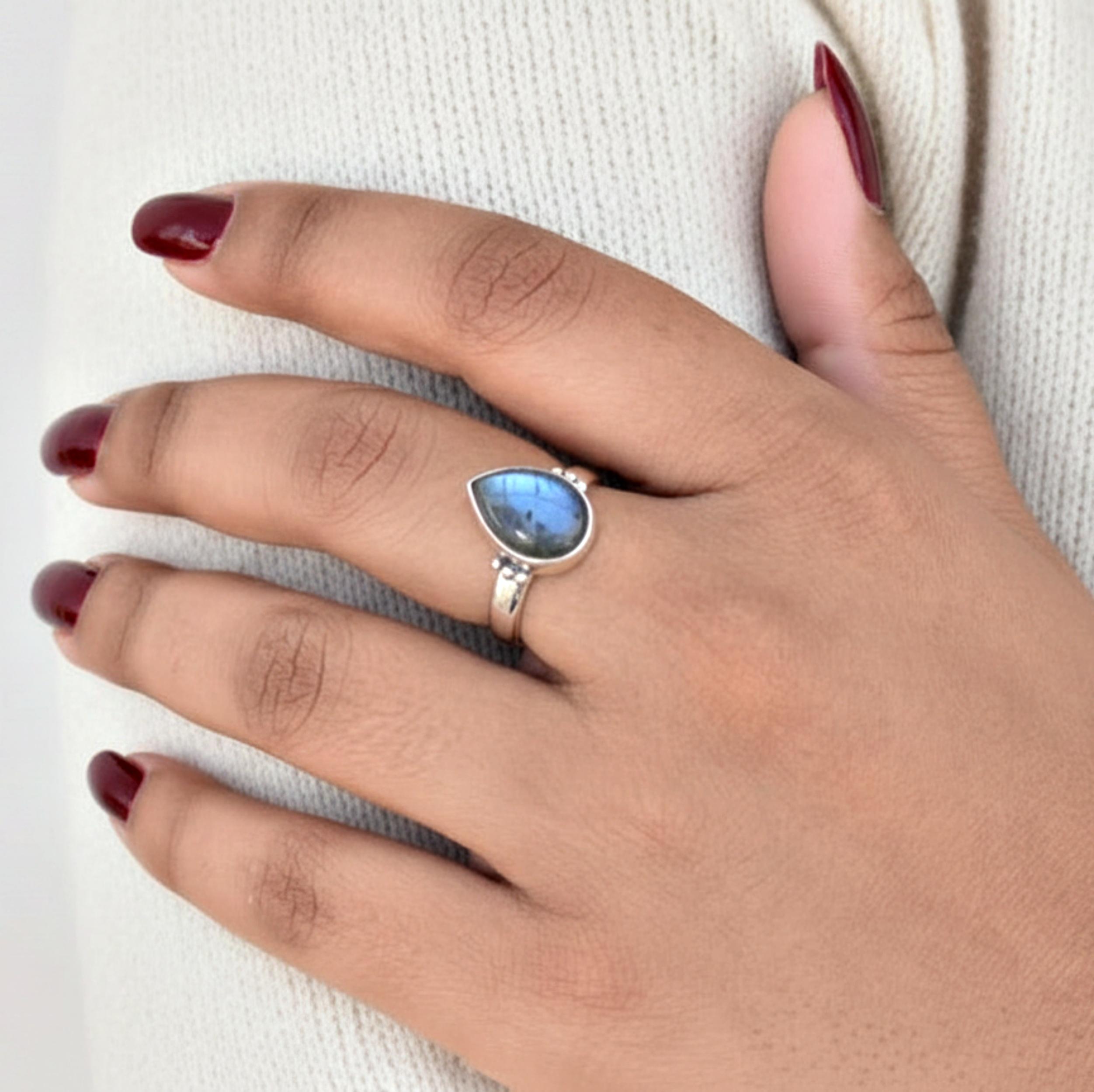 

Кольцо-заявление с голубым лабрадоритом, серебро 925 пробы, ручная работа, минималистичные богемные украшения, подарок для нее 12 серебряный