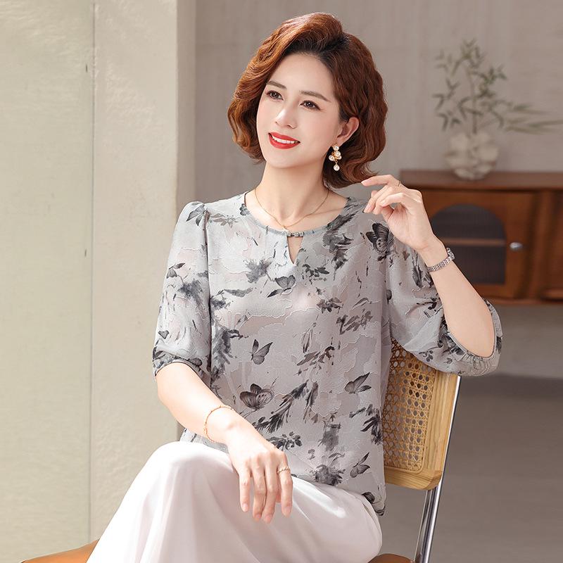 

Chiffon Summer Top for Middle-Aged & Elderly Women: Short-Sleeved, Stylish & Loose-Fit Blouse 5XL (for 150-165 jin) серый