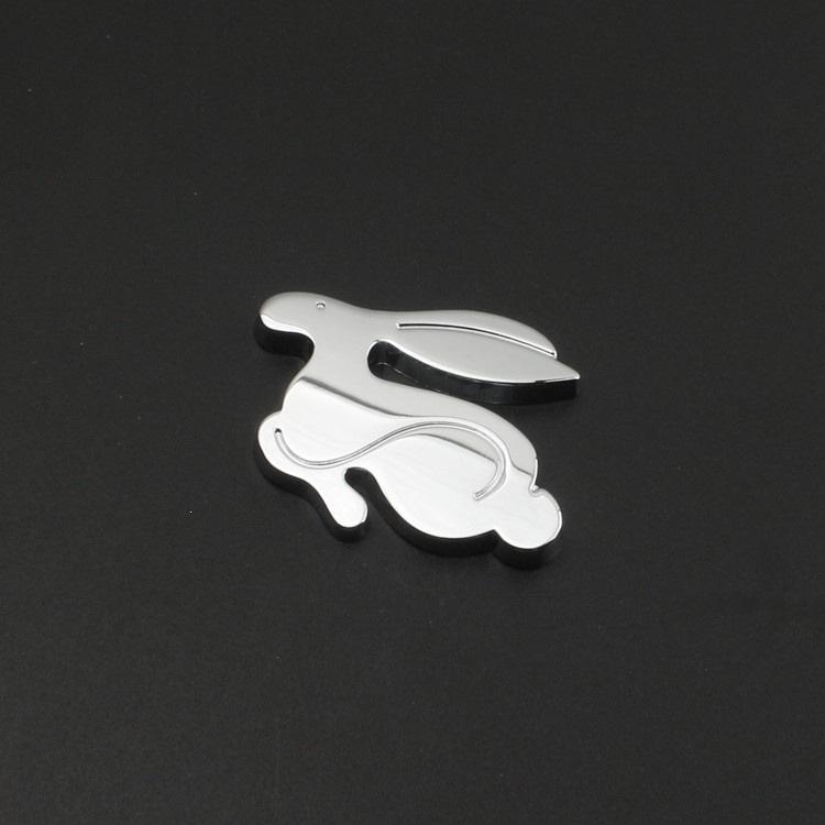 Kompatibilis Volkswagen POLO, Golf és GTI emblémákkal, hűtőrács logókkal, nyuszi matricákkal és egyedi csomagtérajtó jelvény dekorációkkal.