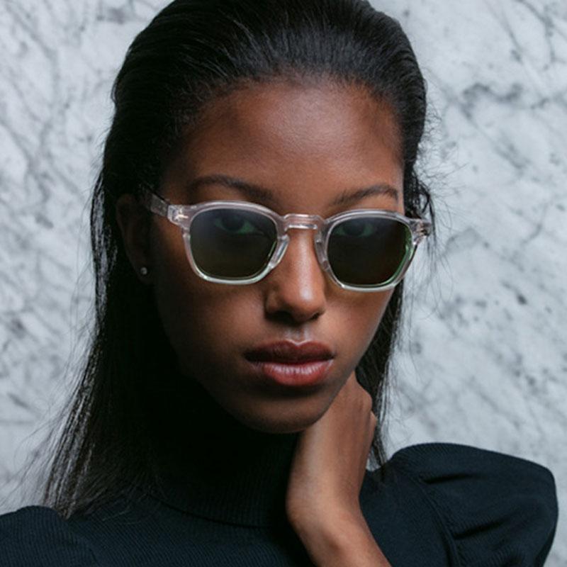High Quality Retro Timeless High End Designer Style Riveted Square Shaped Female For Both Male Sun Glasses Tortoiseshell
