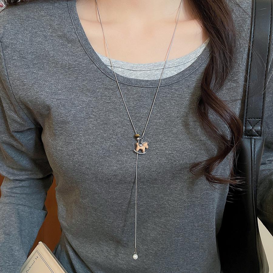 Zircon Tiger Eye Pearl Wood Horse Pendant Sweater Chain - High-End Autumn/Winter Women's Necklace