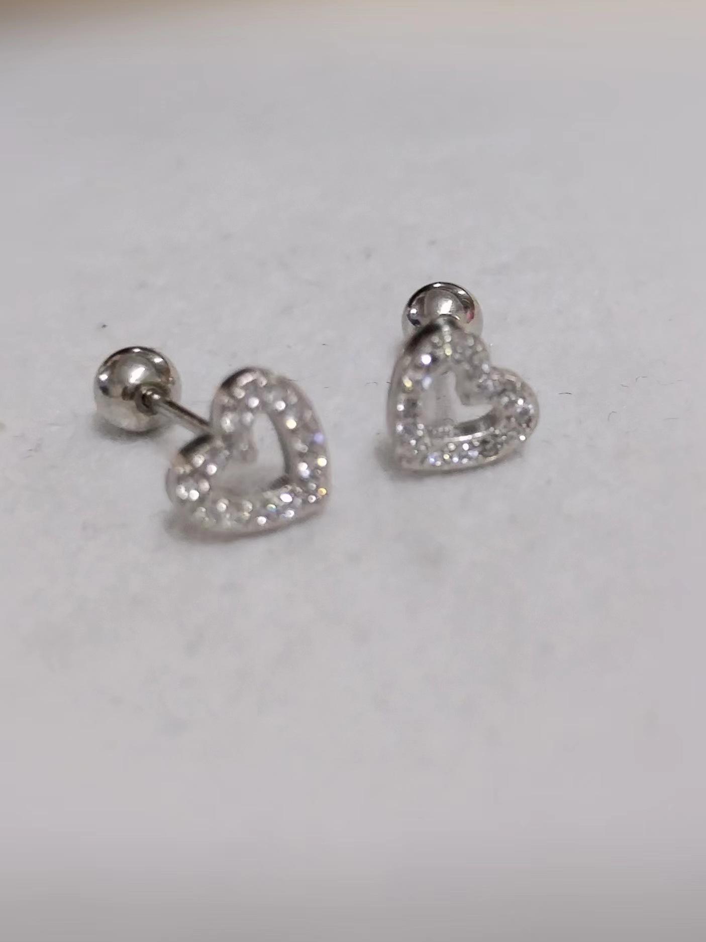 

Strong push! Korean full diamond love mini ear bone nails daily versatile and good-looking ear socket nails
