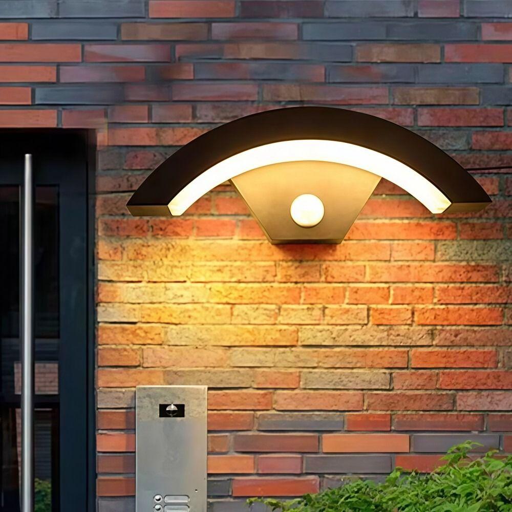 Waterproof Outdoor Curved LED Wall Light Moon-Shaped Entrance Lighting PIR Motion Sensor Lamp With Motion Sensor