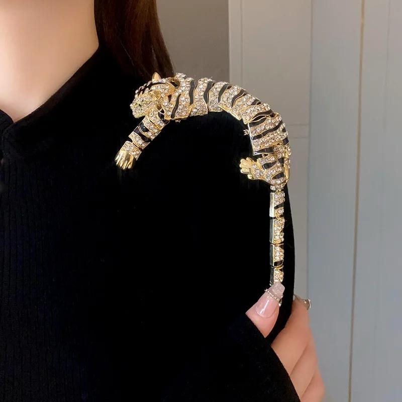 New Vintage Hyperbole Rhinestones Large Tiger Leopard Shoulder Decor Brooches Men Women Unique Design Party Jewelry Accessory
