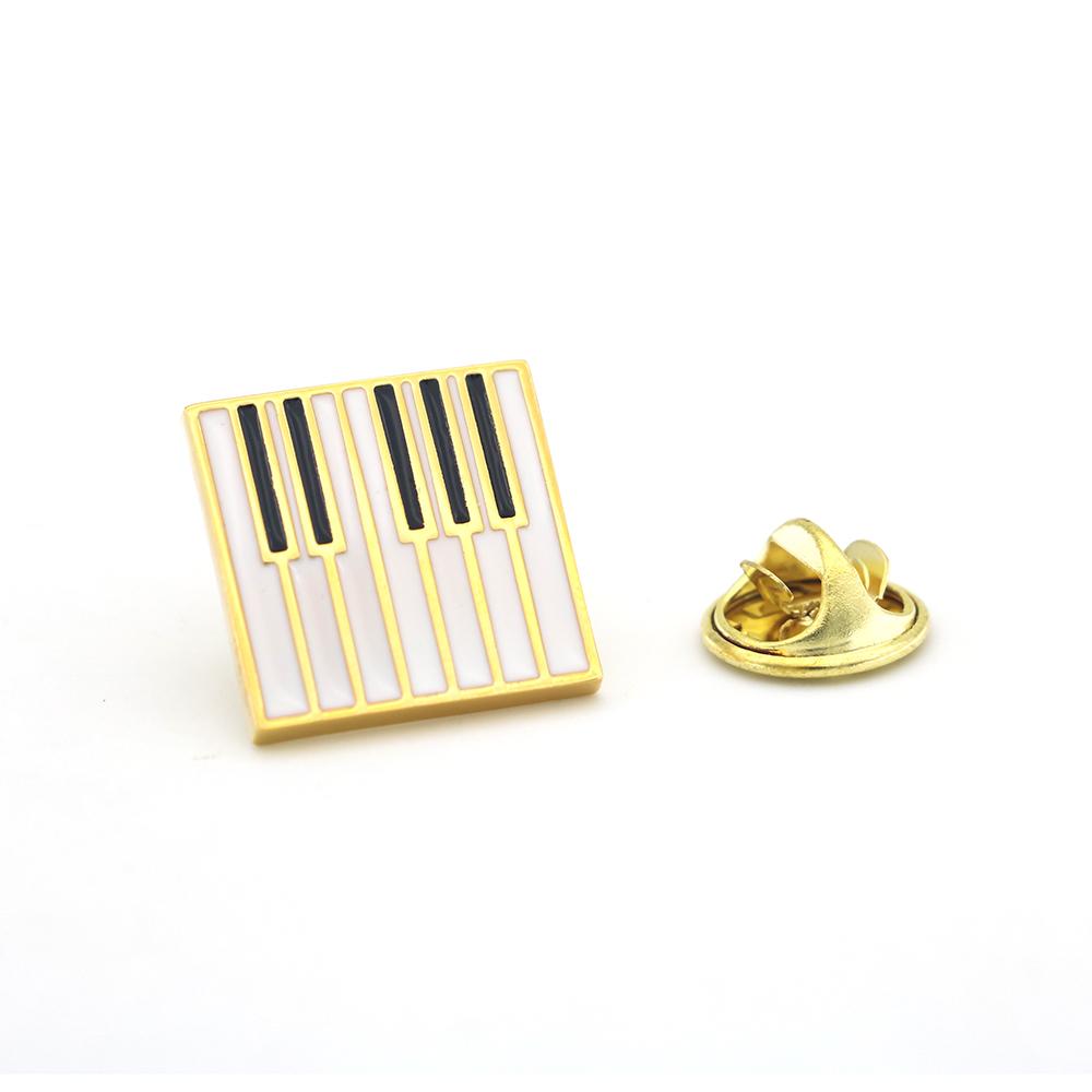 Poker Ace Design Suit Pin For Men Fashion Brooch Lady'S Lapel Pin Clothing Backpack Badge Quality Brass Material