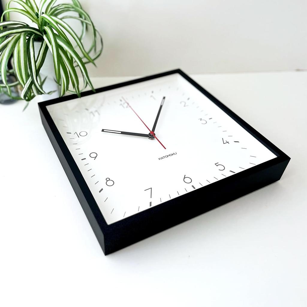 KATOMOKU Quadratische Uhr 3, Schwarz, km-114BKRC, Hinoki-Holz Wanduhr mit durchgehendem Sekundenzeiger, 30,8 x 30,8 x 5cm (Funkgesteuert)