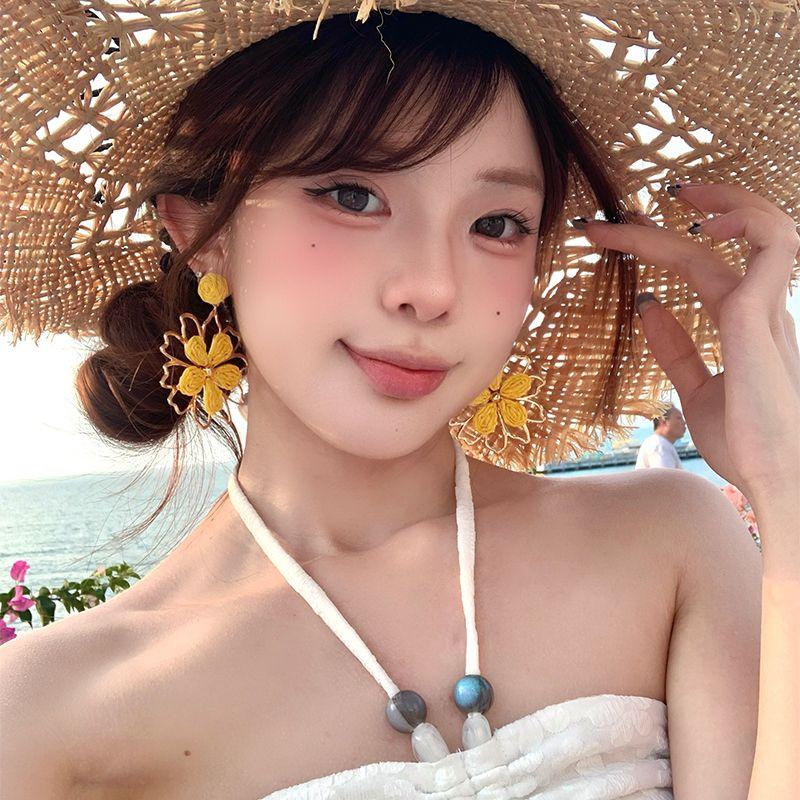 

Spring Holiday Style Straw Sun Flower Earrings Women Niche Light Luxury High-Grade Ear Studs Earrings without Pierced Ear Clips Sunset yellow-flower earrings a pair