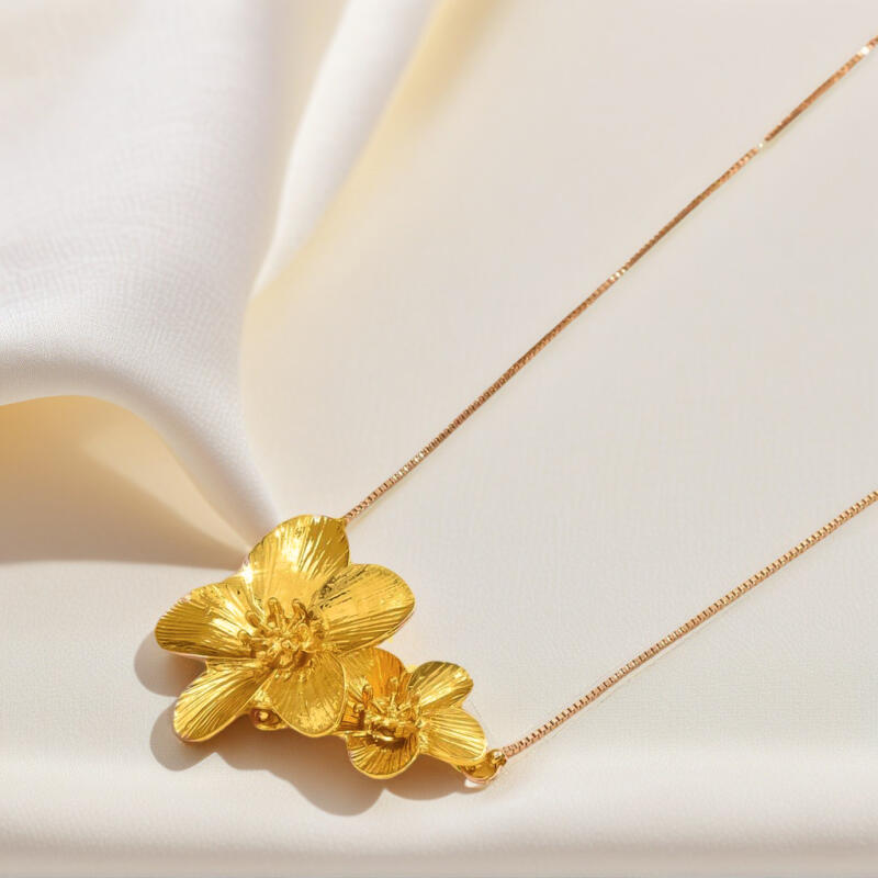 Stainless Steel Fashionable Large Flowers Necklaces for Women Ladies Classic No Fading Collarbone Necklaces Charm Jewelry Gifts