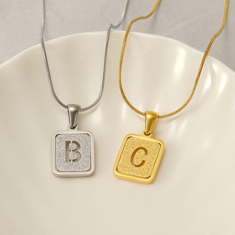 Colier cu pandantiv cu 26 de litere placat cu oțel inoxidabil cu design lanț șarpe rotund