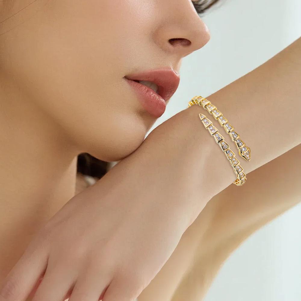 Diamond Snake Bracelet: Zircon Micro-Inlaid Women's Designer Piece with Niche Style, High-End Couples Nail Design.