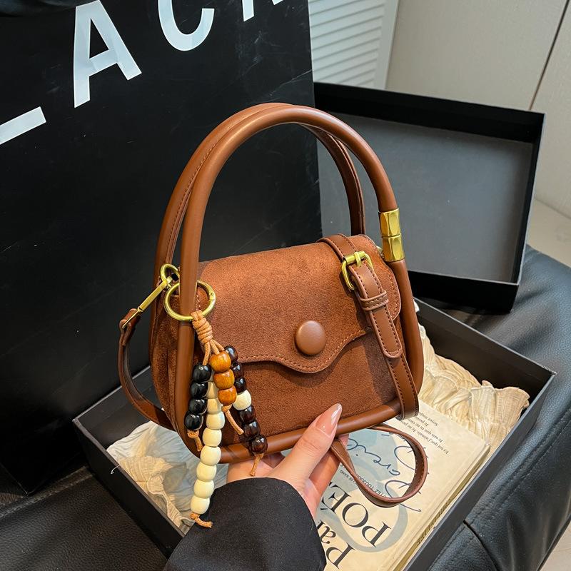 Autumn portable small bag women's new trendy shoulder messenger bag high value fashionable retro small square bag