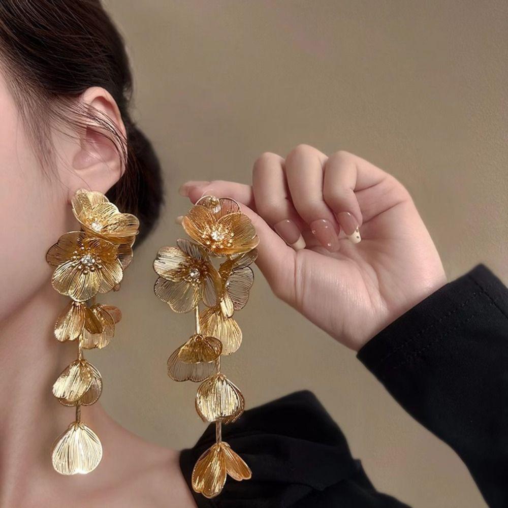 Golden Color Vintage Earrings Hollow Flower Tassel Earrings Elegant Hollow Earrings Women Jewelry