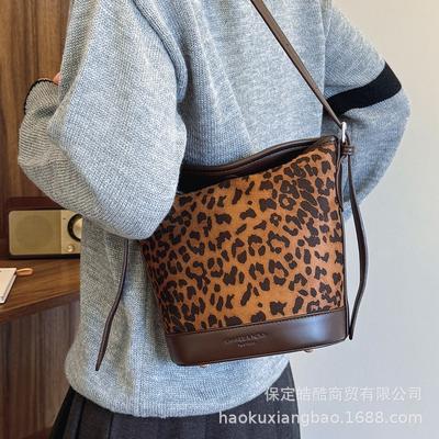 Suede Leopard Print Large-capacity Bag Women's 2025 New Trendy Korean Niche Bucket Bag Versatile Shoulder Armpit Bag