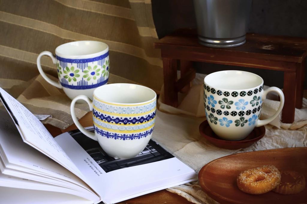 Awasaka Pottery Field 2 Yellow Back Mug, Eastern European Style, Approx. 8.5cm Diameter X 8.5cm Height, 300ml Capacity, Microwave and Dishwasher