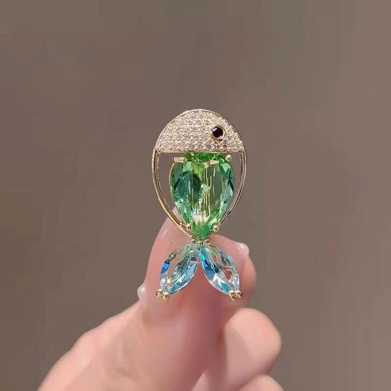 Cute Alloy Fish Cartoon Ocean Animal Brooches for Women Crystal Clothing Cute Lapel Pin Accessories Jewelry