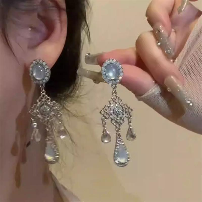 Owalne kolczyki sztyfty w kształcie kropli wody, geometryczne, z frędzlami, koreańskie, lekkie luksusowe, wysokiej klasy, spersonalizowane, podkreślające temperament