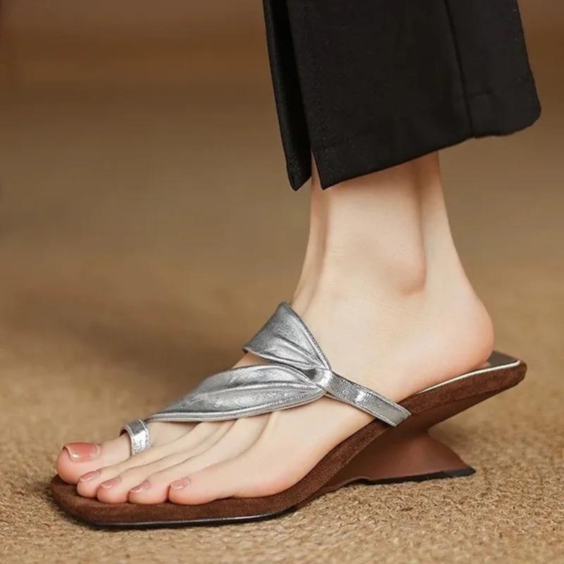 High Heels Damen Hausschuhe Zehensteg Sandalen mit Absatz Designer Neue Sommerschuhe 2025 Elegant Kleid Marke Frau Party Pumps Sandalen