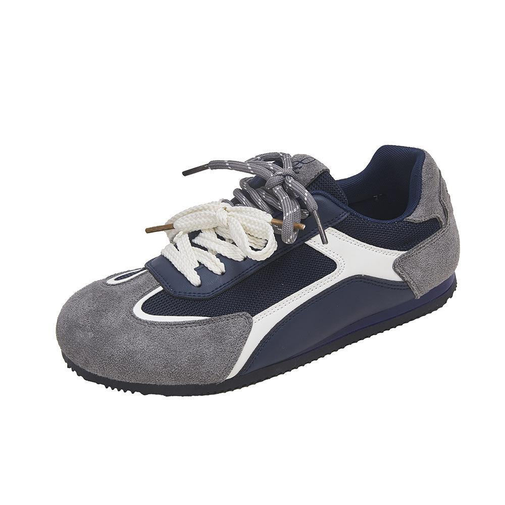 Internet celebrity explosion 2025 new casual versatile moral training shoes women's summer flat bottom light sports board shoes black white shoes