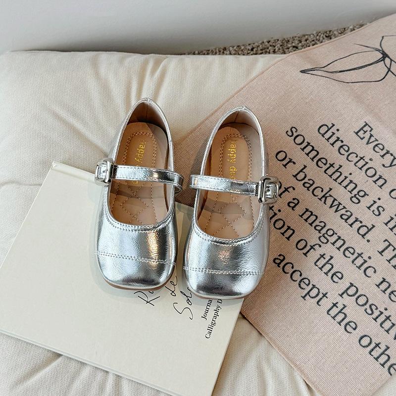 

Girls retro light mouth small leather shoes 2025 autumn new silver Mary Jane princess shoes medium and small children s single shoes non-slip 21 yards inner length 13.5cm