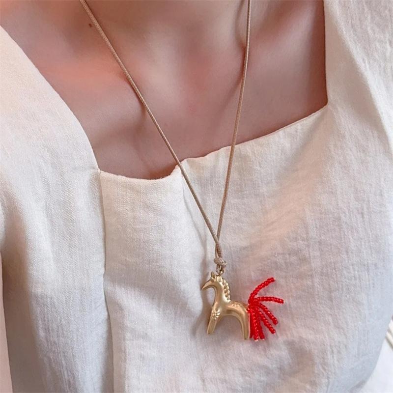New Arrive Pony Long Necklace Light Luxury Design Versatile Accessory for Women Gift For Birthday Choker Chain
