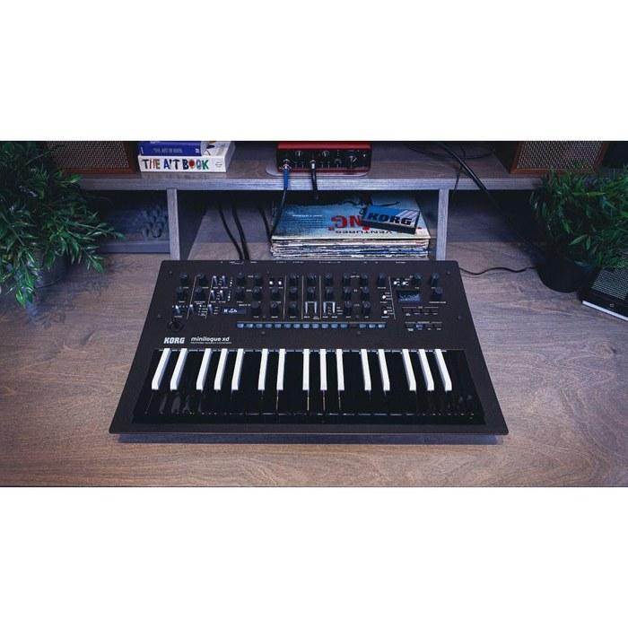 Korg minilogue xd 37-Key Reverse Color Limited Edition Polyphonic Analog Synthesizer (MINILOGUEXDB)