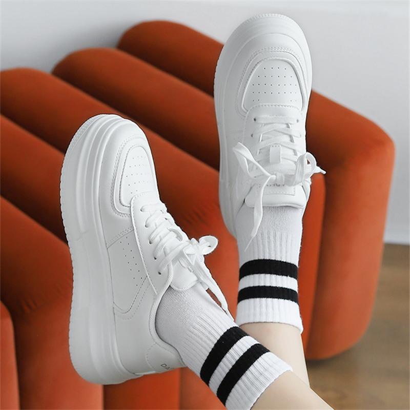 Fashion White Shoes Women 2024 Autumn Outdoor Running Shoes for Women Winter Thick Bottom Height Increase Board Casual Shoes Sneakers