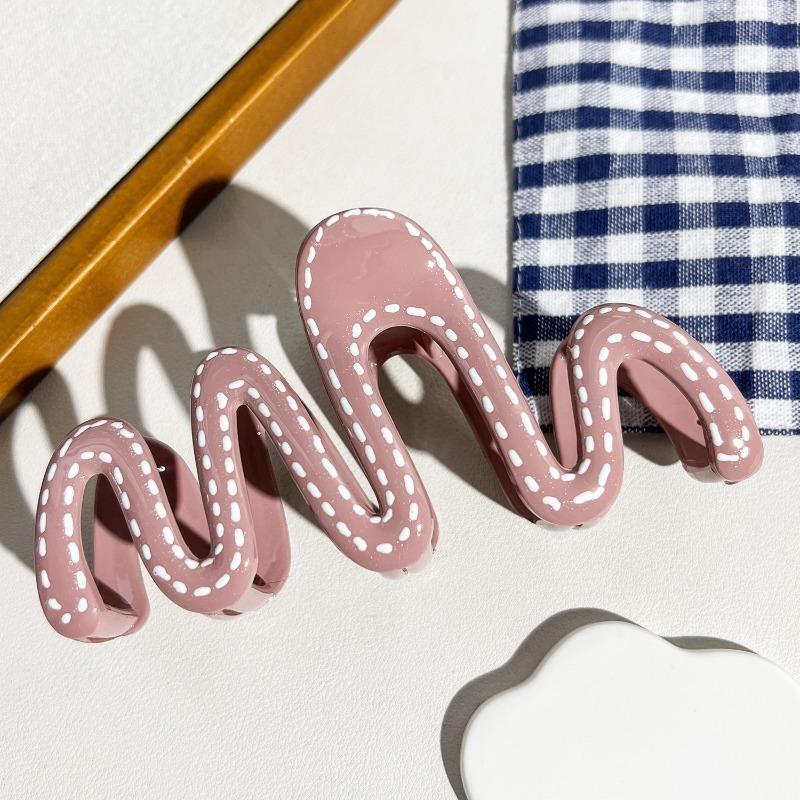 High-end Cream-colored Hair Clips Women's Heart Graffiti Wavy Gripper Elegant Updo Shark Gripper