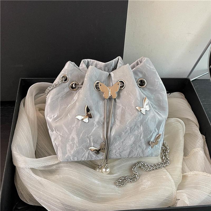 

Summer popular butterfly 2025 pumping belt new fashion butterfly casual large capacity messenger portable bucket bag women серебряный