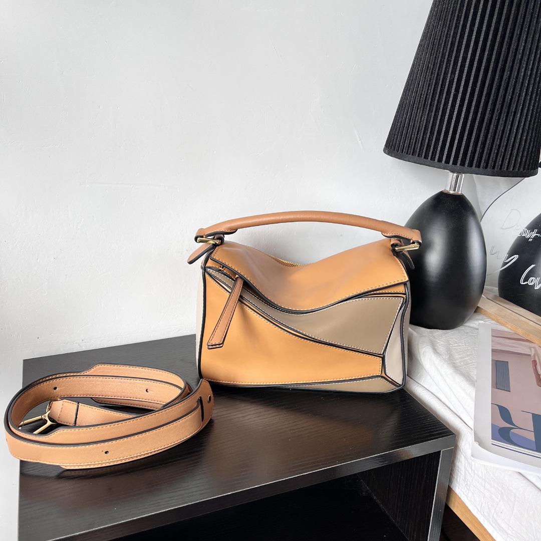 

Геометричная контрастная кожаная сумка - Женская мягкая сумка из коровьей кожи через плечо и мессенджер 2024 24x11x14 cm