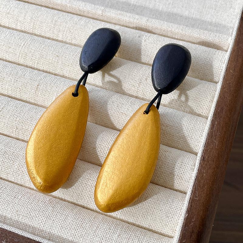 Vintage Black Series Stud Earrings 925 Silver Needle Minimalist High-End Personality Accessories for Women