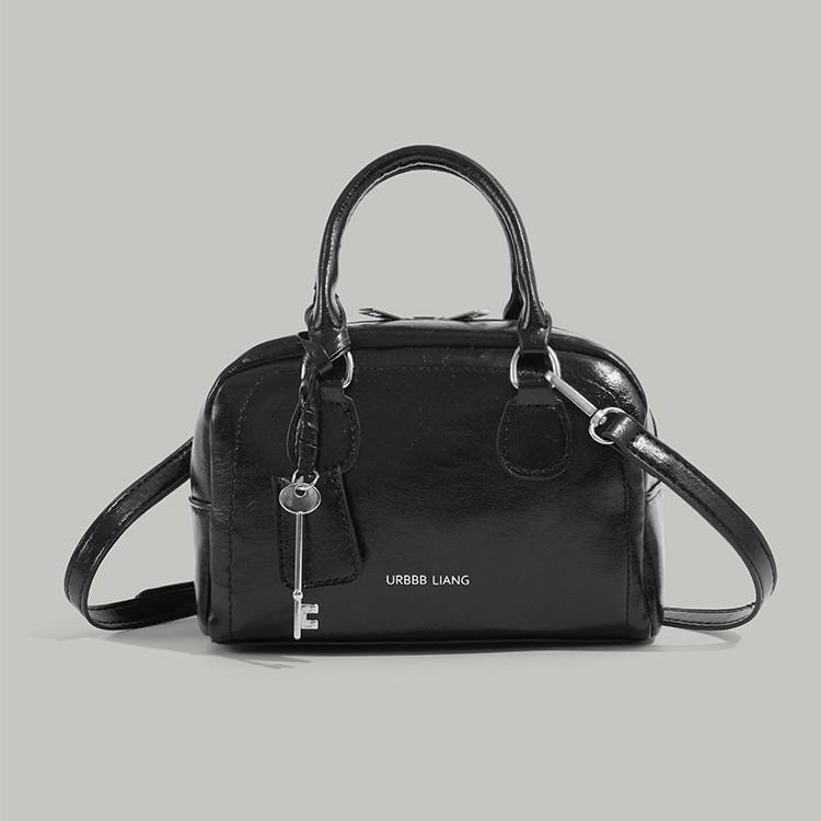 

2025 New Fashion Women s Boston Bag High-end Handbag Niche Commuter Versatile Shoulder Crossbody Bag чёрный