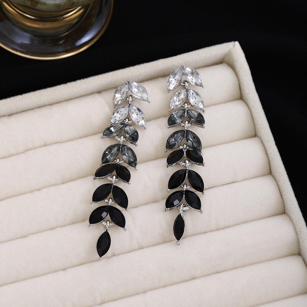 Diamond Black Leaf Fringed Earrings Women, Mori Light Luxury Individual Design Sense Gradual Change Color Fashion Earrings