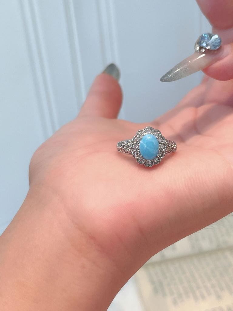 Retro Sea Pattern Stone Pendant Necklace Set Women'S Niche Light Luxury White Blue Collarbone Chain Ring Stud Earrings