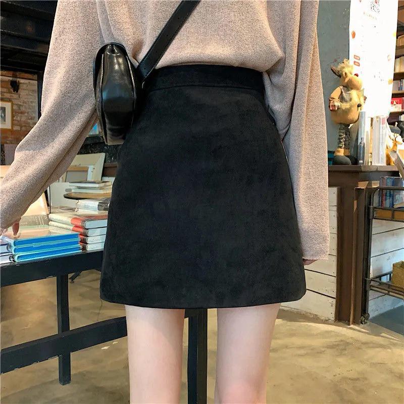 

Женская короткая юбка А-силуэта с высокой талией из замши оленя на осень/зиму 2022 - Миниатюрная, универсальная и с защитой от просвечивания. M чёрный