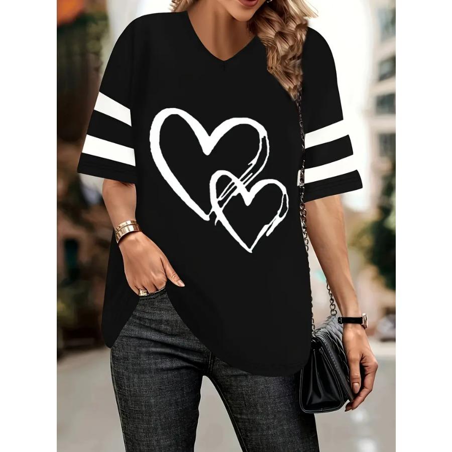 Plus Size Heart Print T-Shirt, Casual V Neck Short Sleeve T-Shirt, Women's Plus Size Clothing