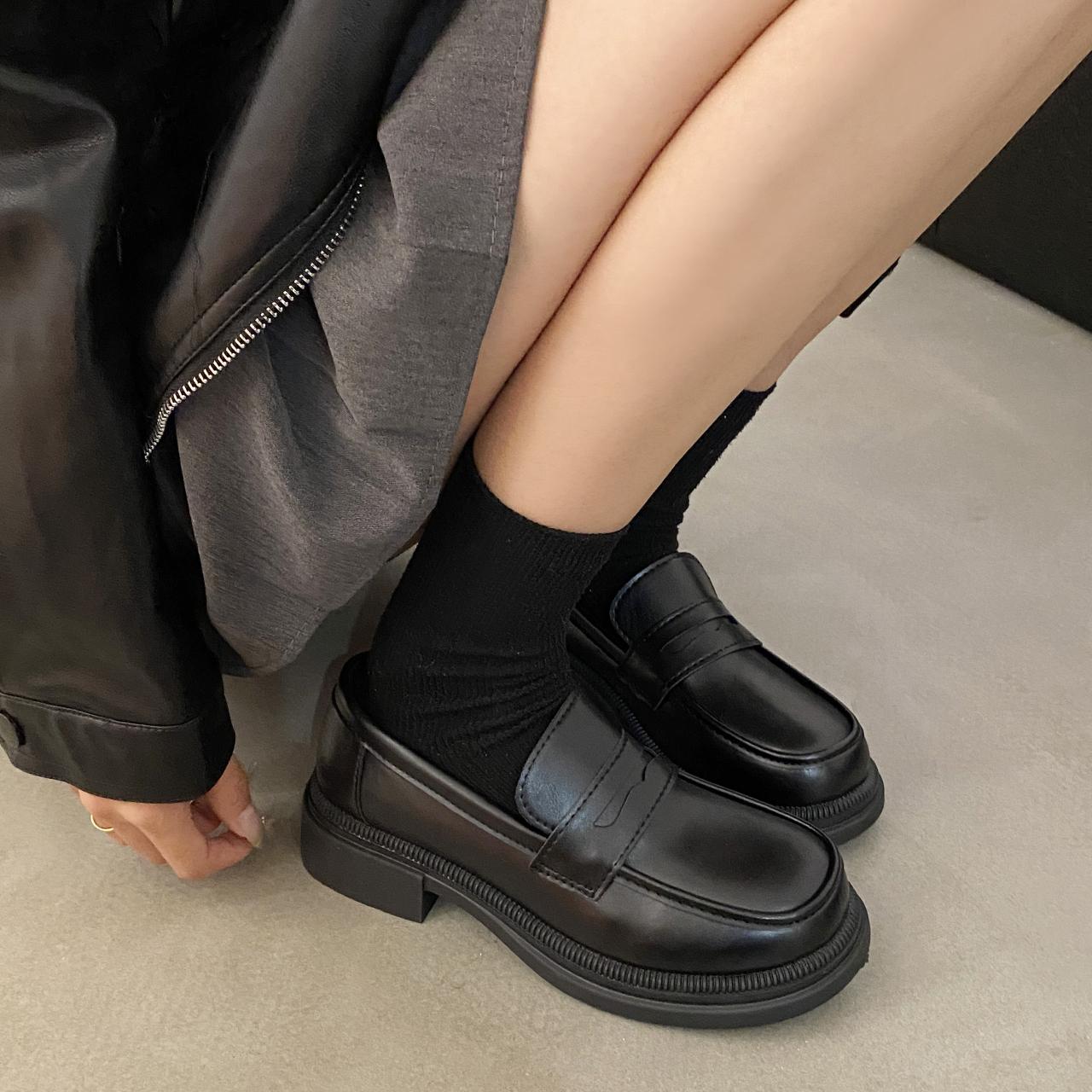 

Универсальные ретро-туфли в британском стиле из кожи, осень 2024 г., новые удобные мокасины на плоской подошве на одну ногу 35 чёрный