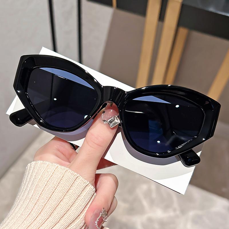 

Cat Eye Style Fashion Sunglasses In Jelly Color Frame Composite Material With Metal Hinges Pc Lenses Decorative Eyewear