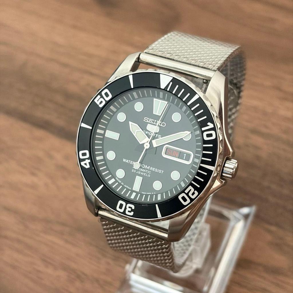 Used New belt SEIKO automatic winding Uni rare Seiko 5 Sports SNZF17J1 Made in Japan Day-Date wristwatch, working, black dial