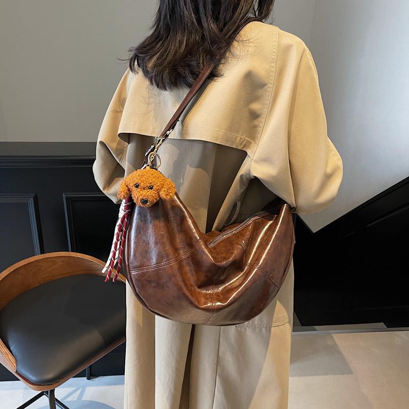 Chic And Simple Women's Dumpling Bag With Sleek Design For Everyday Casual Use