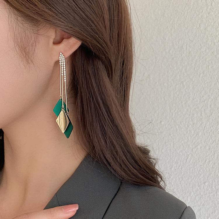 Elegant Geometric Tassel Earrings with Diamond Accents - Versatile and Stylish Rhombus Studs.