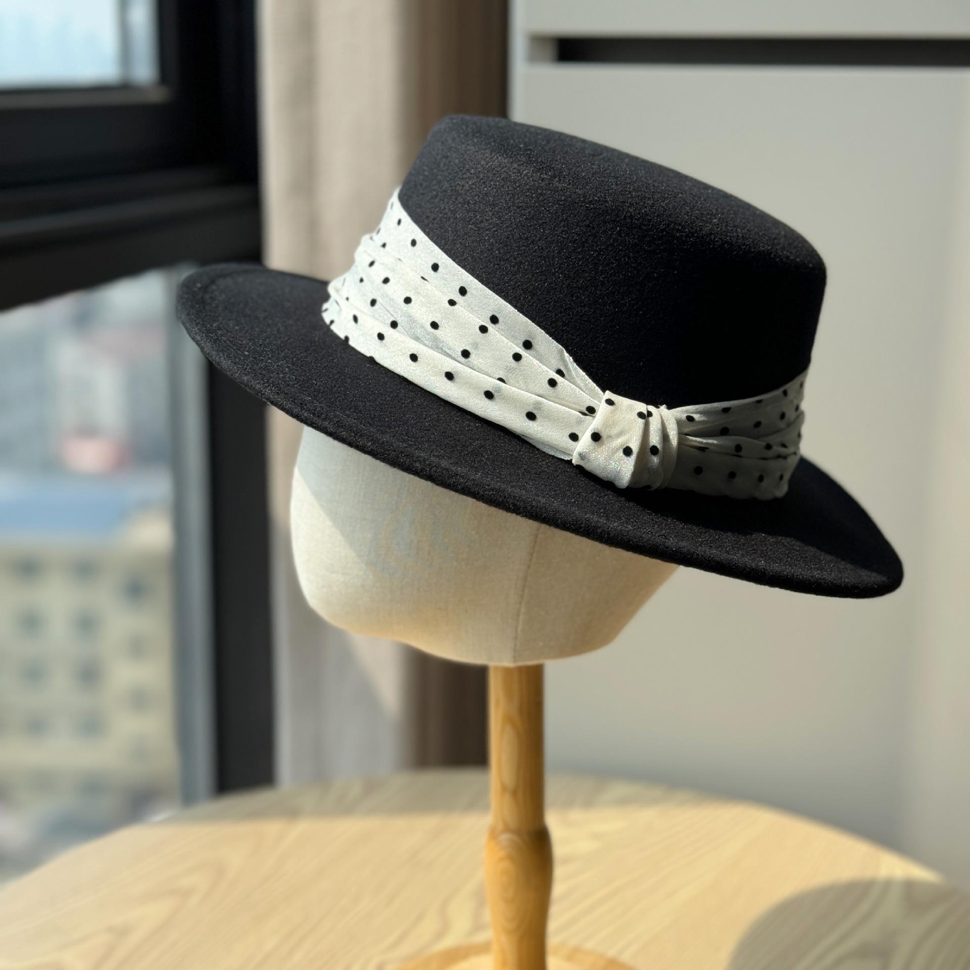 

New polka dot elegant flat-top hat, autumn and winter style, high-quality wool hat in a rich lady style, makes the face look smaller, warm hat for Adult54-60Adjustable чёрный