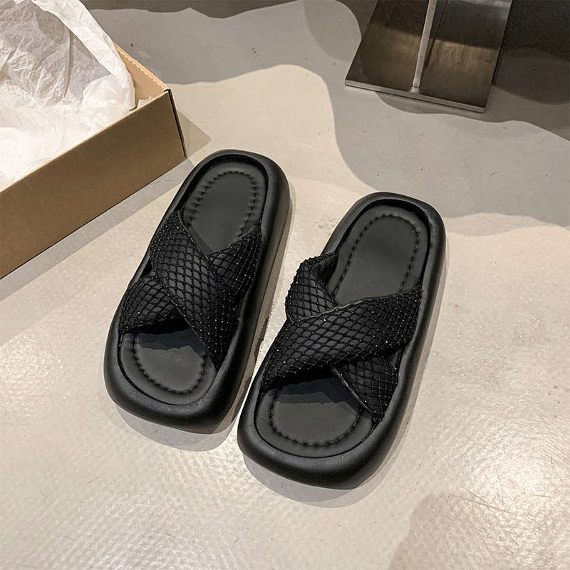 Super fire rhinestone muffin with skirt one word cool slippers women's summer wear 2025 new Internet celebrity fashion platform slippers