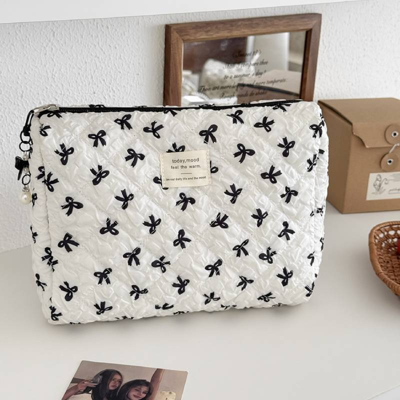 Minimalist Fabric Makeup Bag With Wrinkle Bows For Travel And Daily Use