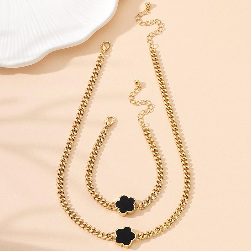 Nuovo Set Collana con Ciondolo a Fiore a Cinque Petali Portafortuna Multicolore più Venduto e Bracciale per Donna Regalo Gioielli Trendy Set Gioielli per Feste