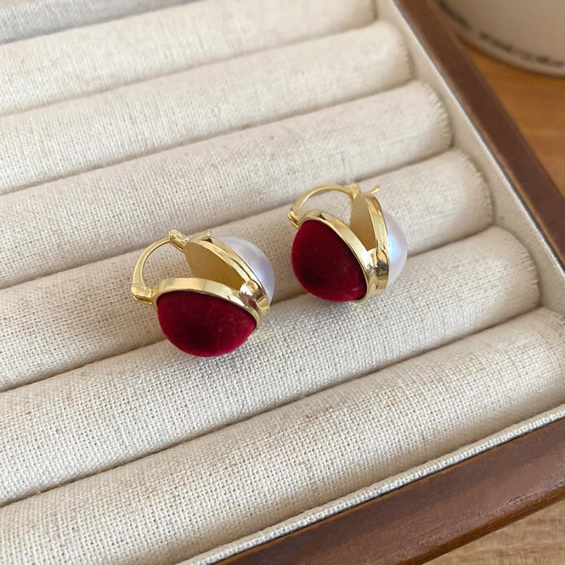 European and American coffee color geometric resin earrings, personalized versatile niche temperament earrings, light luxury high-end earrings, women