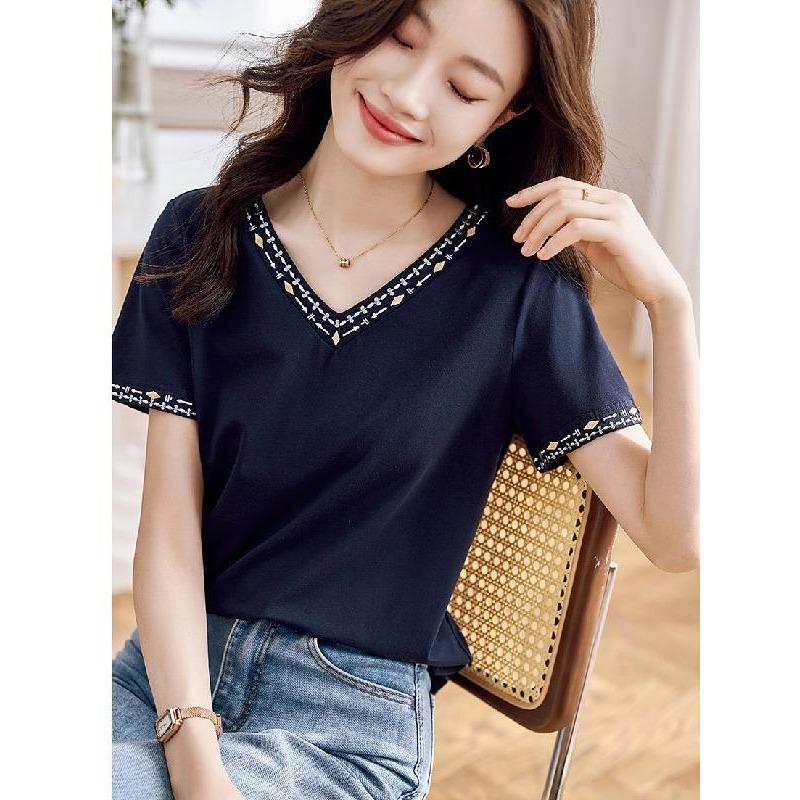 

Женская футболка с V-образным вырезом - Повседневный топ с коротким рукавом и вышитой отделкой S темно-фиолетового