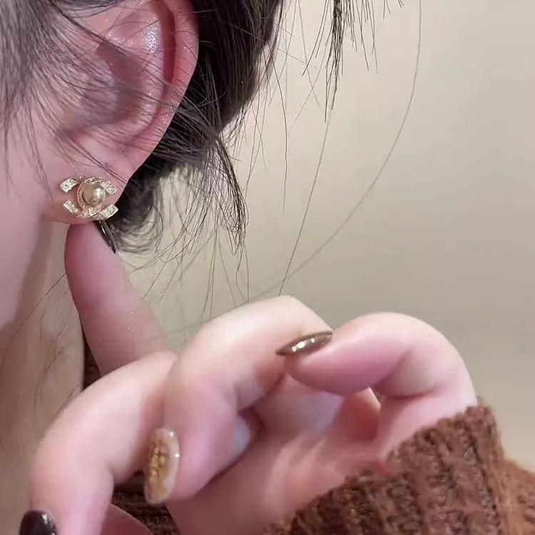 Luxurious Gold-Plated Silver Zircon Pearl Stud Earrings